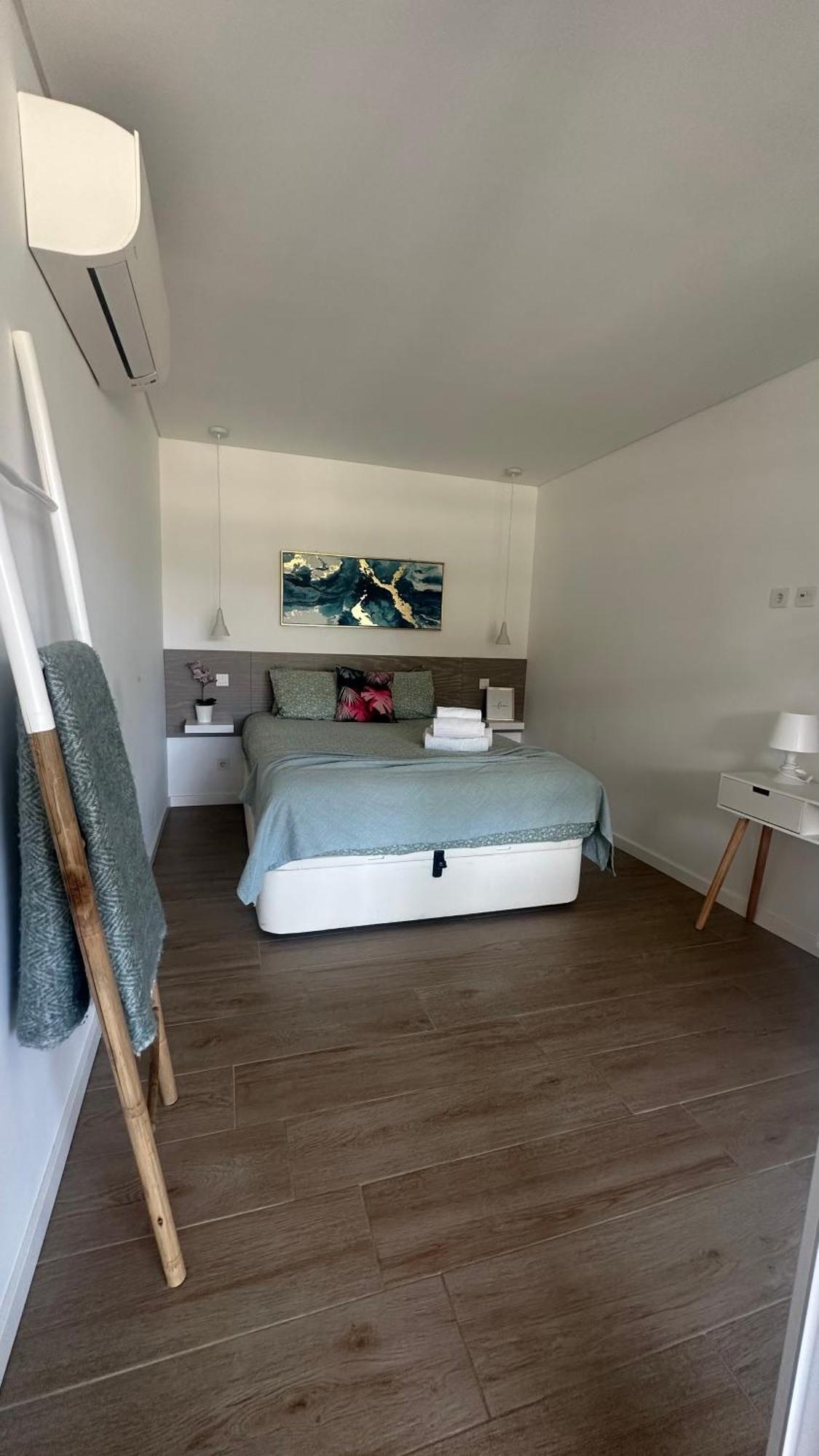 Golden Coast Apartment *